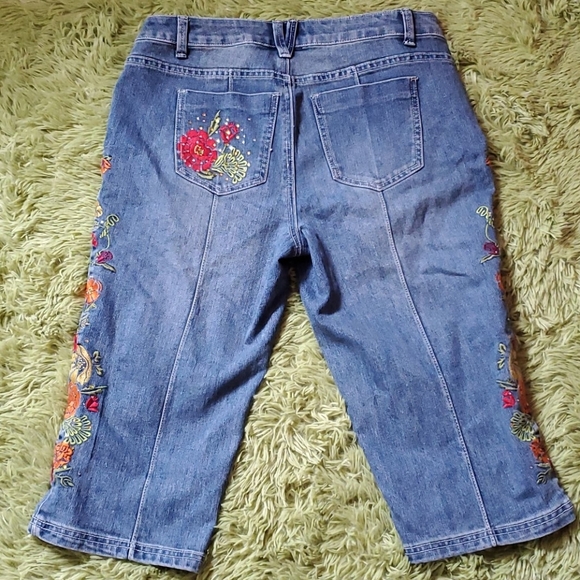 Blue Identity Embroidered floral jean capri - Picture 2 of 3